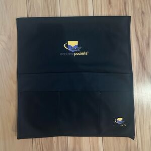 Airplane pocket organizer